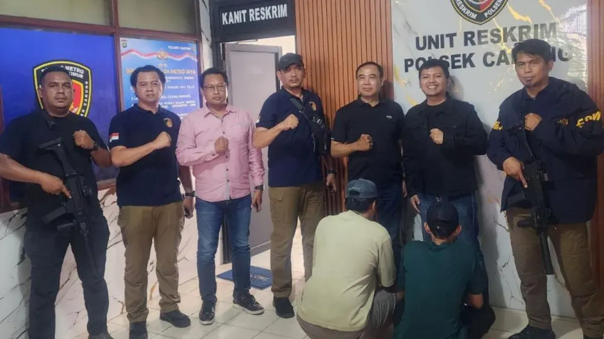 Tim Resmob Bareskrim Polri menyelamatkan seorang pria yang disekap di sebuah showroom sepeda motor di kawasan Cakung, Jakarta Timur, Kamis, 14 Mei 2026. (Sumber: Dok. Bareskrim Polri)
