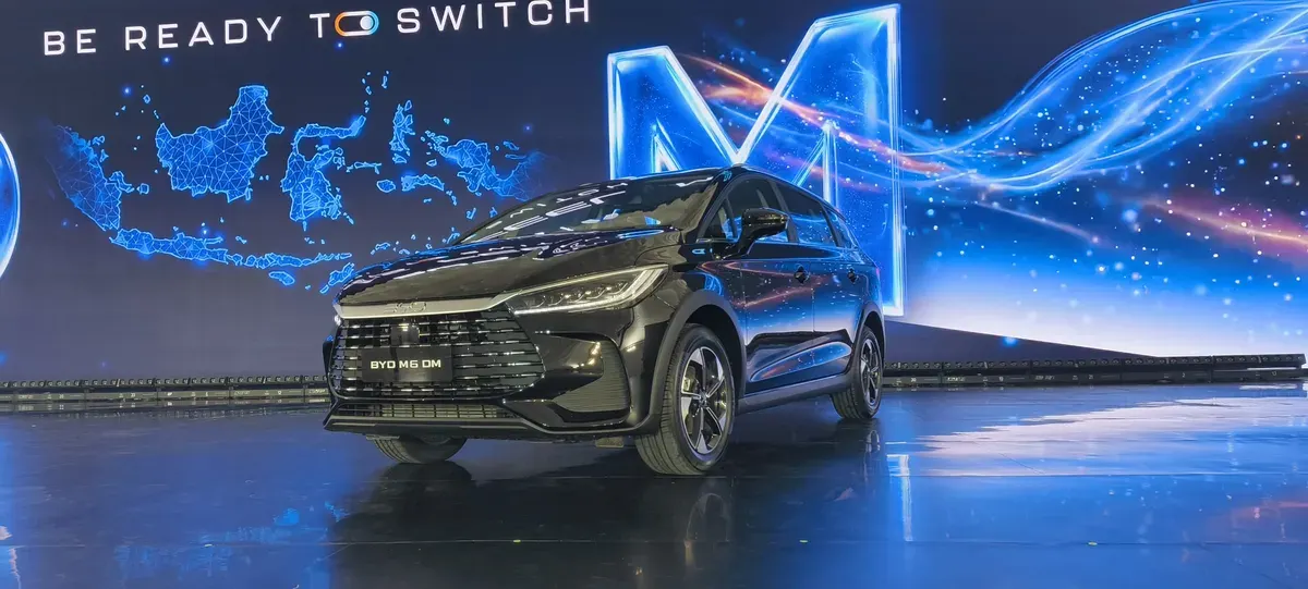PT BYD Motor Indonesia resmi memperkenalkan BYD M6 DM (Sumber: POSKOTA/ Dimas Prassetyo)