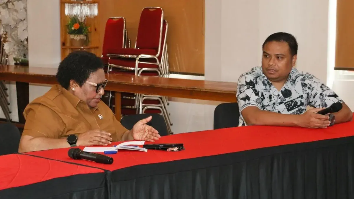 Wamendagri Ribka Haluk membahas SK Tanggap Darurat Konflik Sosial dan Asistensi Penyusunan Regulasi Penanganan Konflik Adat di Kantor Gubernur Papua Pegunungan, Selasa, 19 Mei 2026. (Sumber: Dok. Kemendagri)