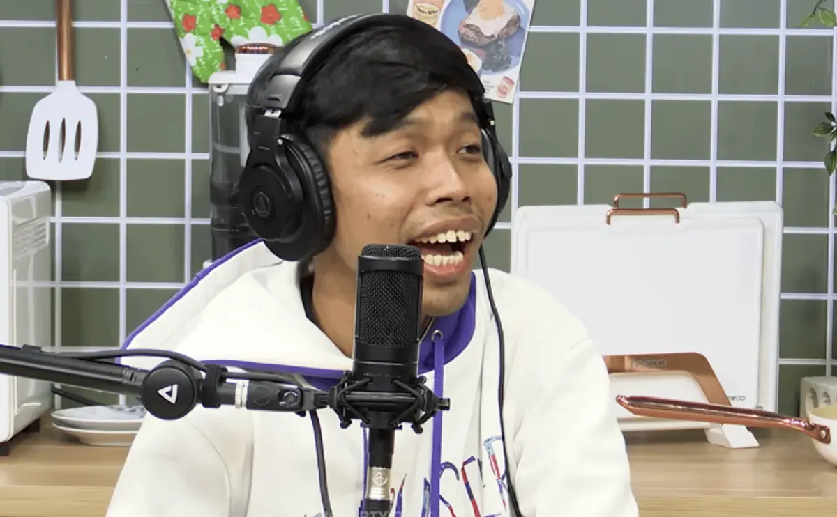Dede Sunandar mengungkap kondisi finansial yang sempat membuat upaya rujuk dengan Karen Hartatum terhambat di tengah isu keretakan rumah tangga mereka. (Sumber: Youtube/Podcastslmedia)