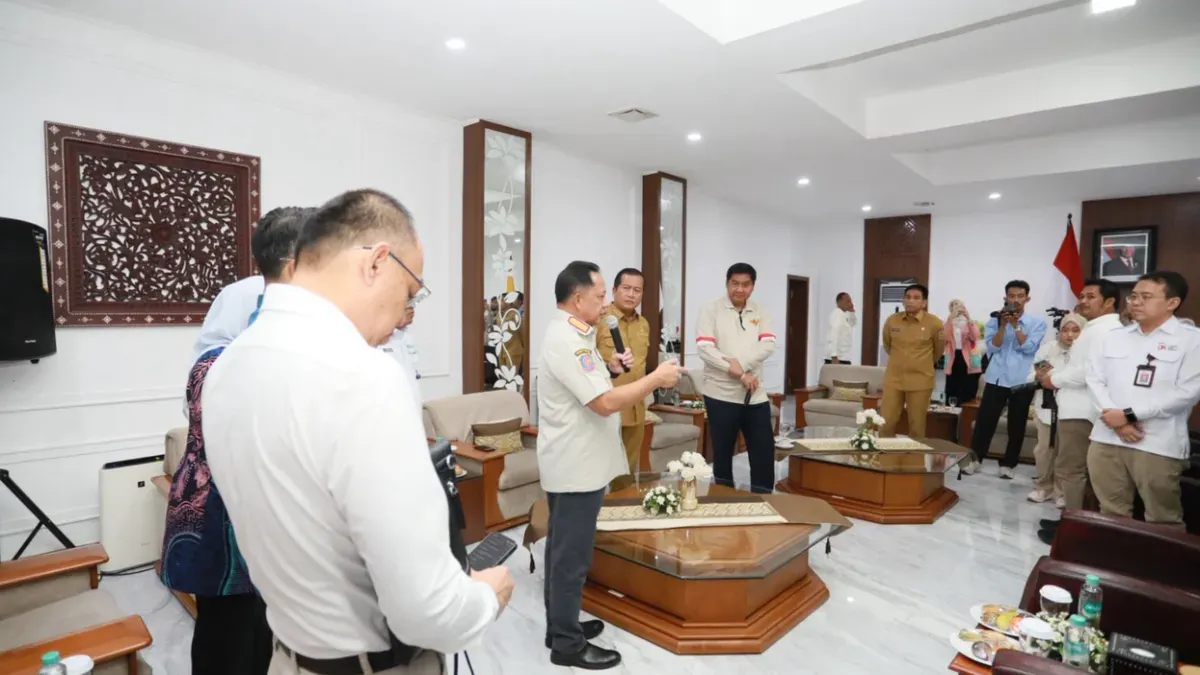 Potret Mendagri, Tito Karnavian dalam Kegiatan Kolaborasi Program Pembiayaan Perumahan dan Pemberdayaan Ekonomi Rakyat di Kantor Gubernur Nusa Tenggara Barat (NTB), Selasa, 19 Mei 2026. (Sumber: Puspen Kemendagri)