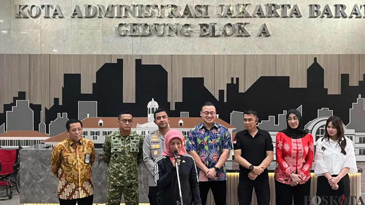 Kegiatan bertajuk MOPI atau Ngobrol Bareng Forkopimko yang digelar bersama unsur pemerintah, TNI, Polri hingga DPRD DKI Jakarta di Kantor Pemkot Jakbar, Kembangan, Jumat, 22 Mei 2026. (Sumber: Poskota/Pandi Ramedhan)