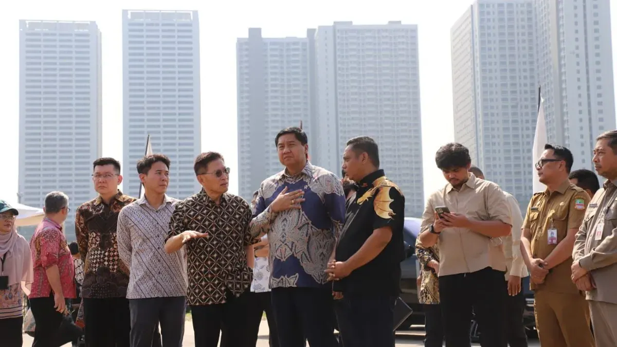 Plt. Bupati Bekasi, Asep Surya Atmaja mendampingi Menteri PKP Maruarar Sirait meninjau progres pembangunan rusun subsidi di kawasan Meikarta, Cikarang Selatan, Selasa, 26 Mei 2026. (Sumber: Dok. Pemkab Bekasi)