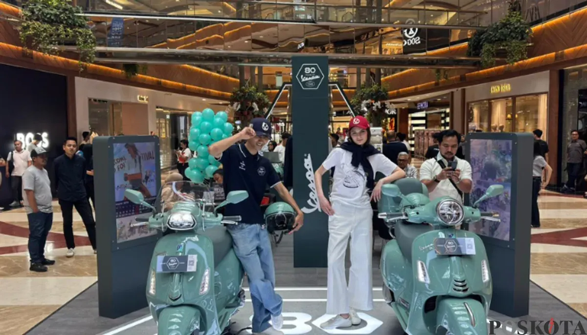 Vespa 80 tahun Anniversary Edition hadir perdana di Indonesia melalui Exclusive Vespa Mall Exhibition di PIM 2. (Sumber: Poskota/Aldi Harlanda Irawan)