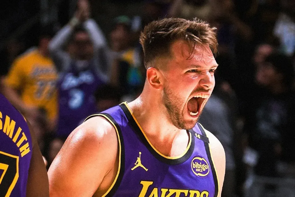 Hasil Lakers vs Mavericks: Luka Doncic Lukai Mantan dengan Triple ...