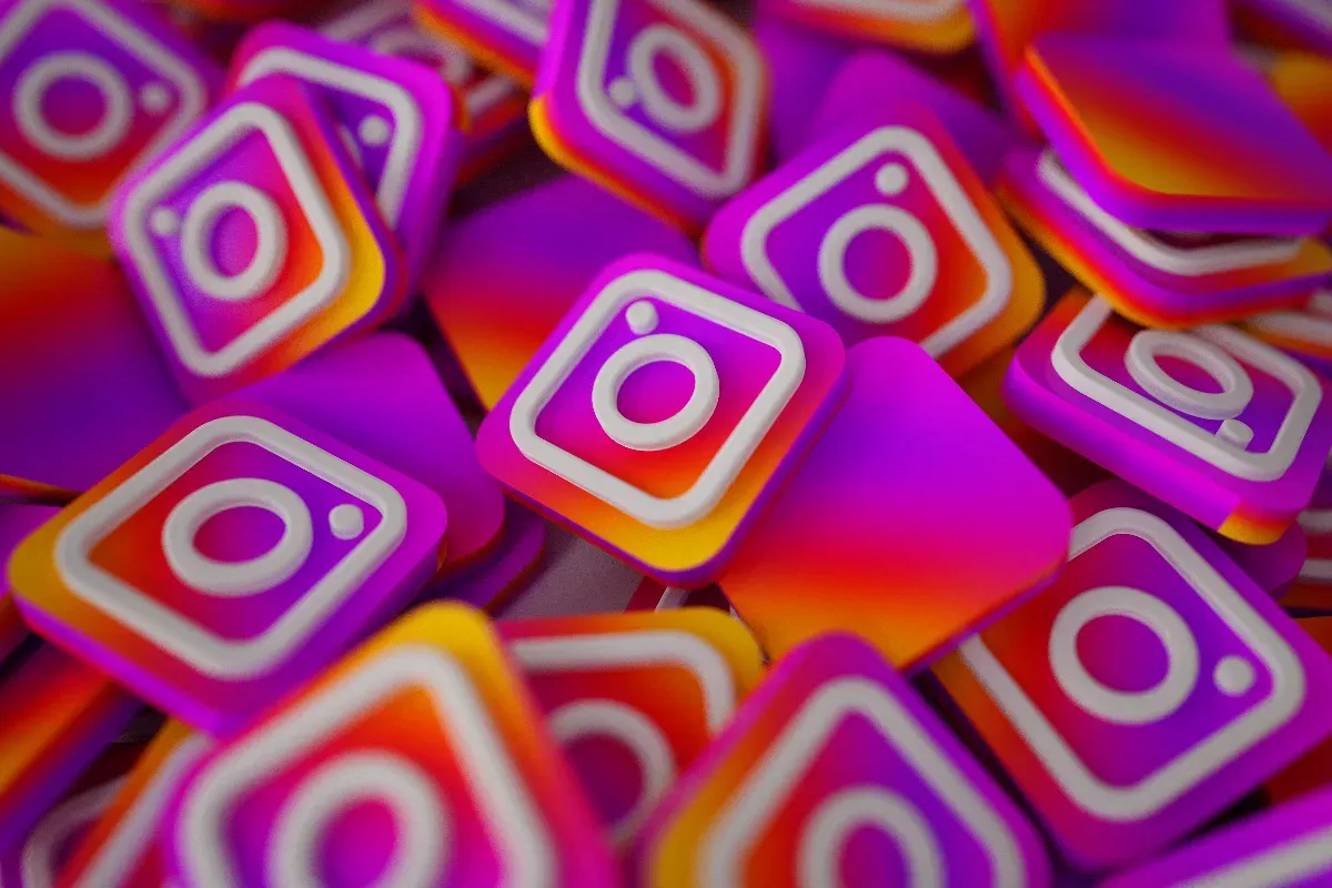 Ilustrasi Instagram. (Sumber: Freepik/natanaelginting)