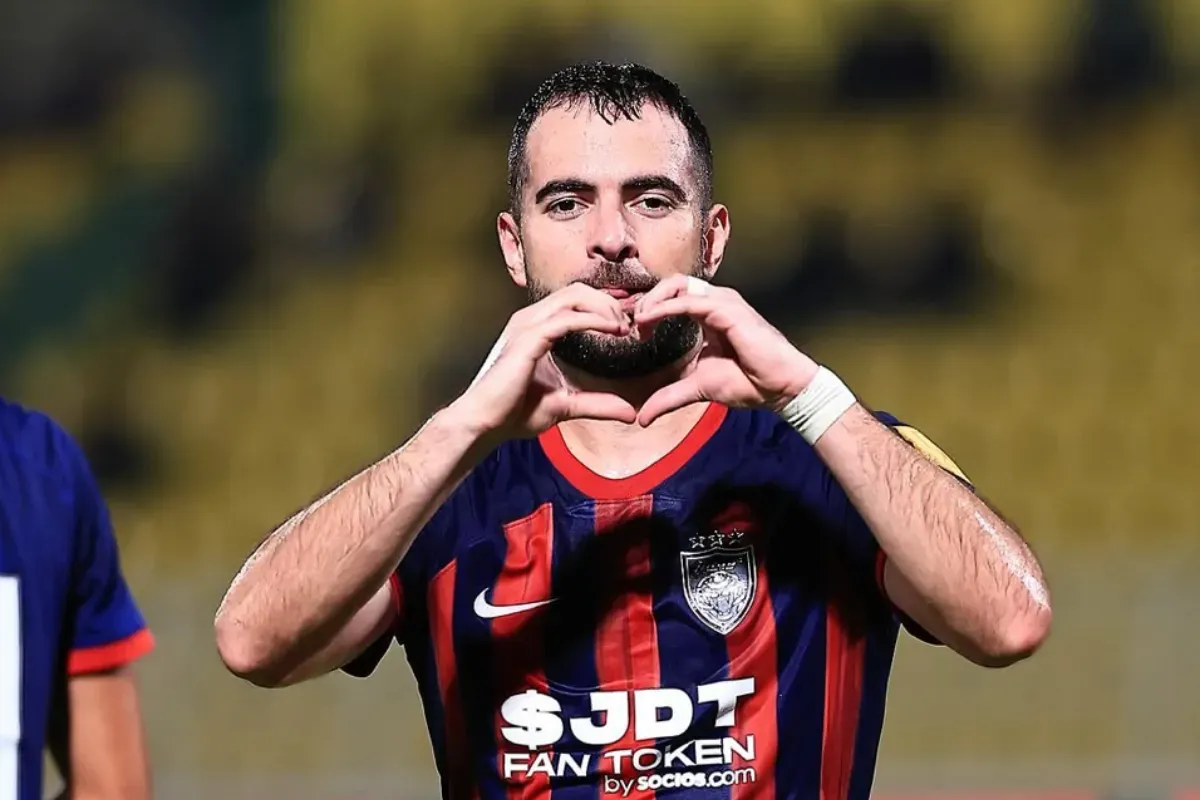 Potret pemain Timnas Indonesia, Jordi Amat, yang gencar dirumorkan bakal berlabuh ke Persib. (Sumber: X/Garis Tengah)
