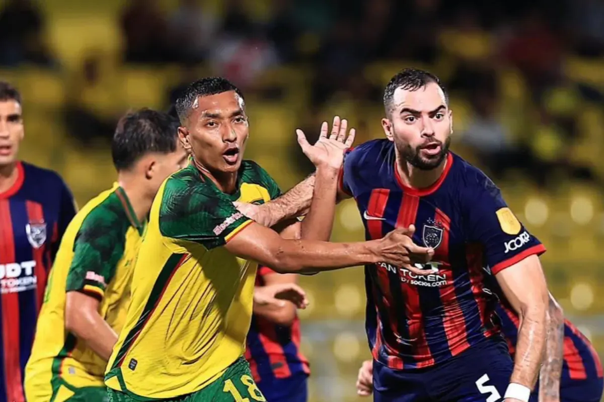 Potret Jordi Amat (kanan) yang dirumorkan akan merumput di Liga 1 bersama Bali United. (Sumber: Instagram/@jordiamat5)