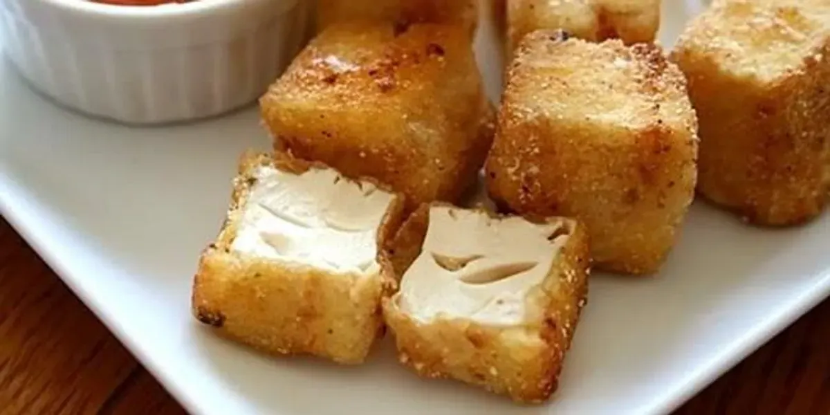 Tahu sutra dihaluskan memberikan tekstur mirip santan dengan protein lebih tinggi. (Sumber: Pinterest)