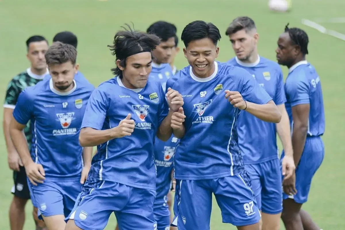 Para pemain Persib Bandung sedang menjalani sesi latihan. (Sumber: Instagram/persib)
