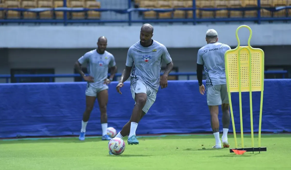Gervane Kastaneer siap kembali tampil untuk Persib Bandung. (Sumber: persib.co.id)