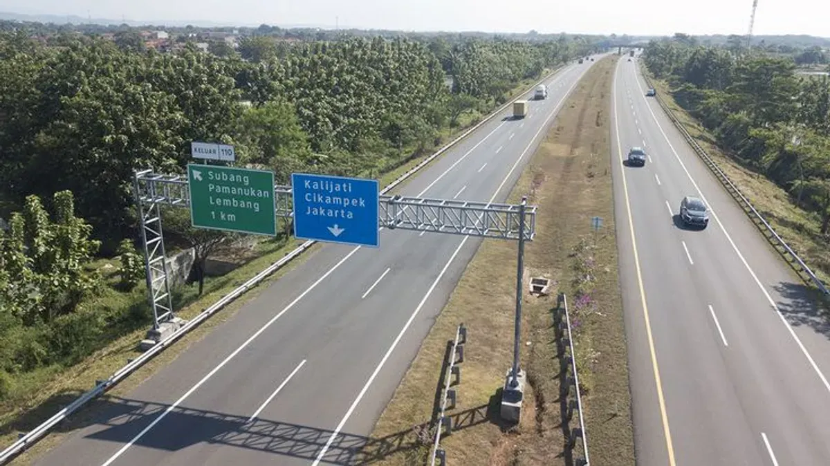 Tol Cipali terapkan one way arus balik Lebaran 2025 mulai 3 April pukul 16.25 WIB. (Sumber: Pinterest)
