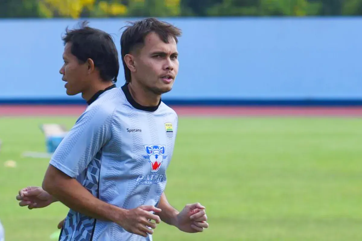 Potret bek kiri Persib Bandung, Rezaldi Hehanussa. (Sumber: Persib)
