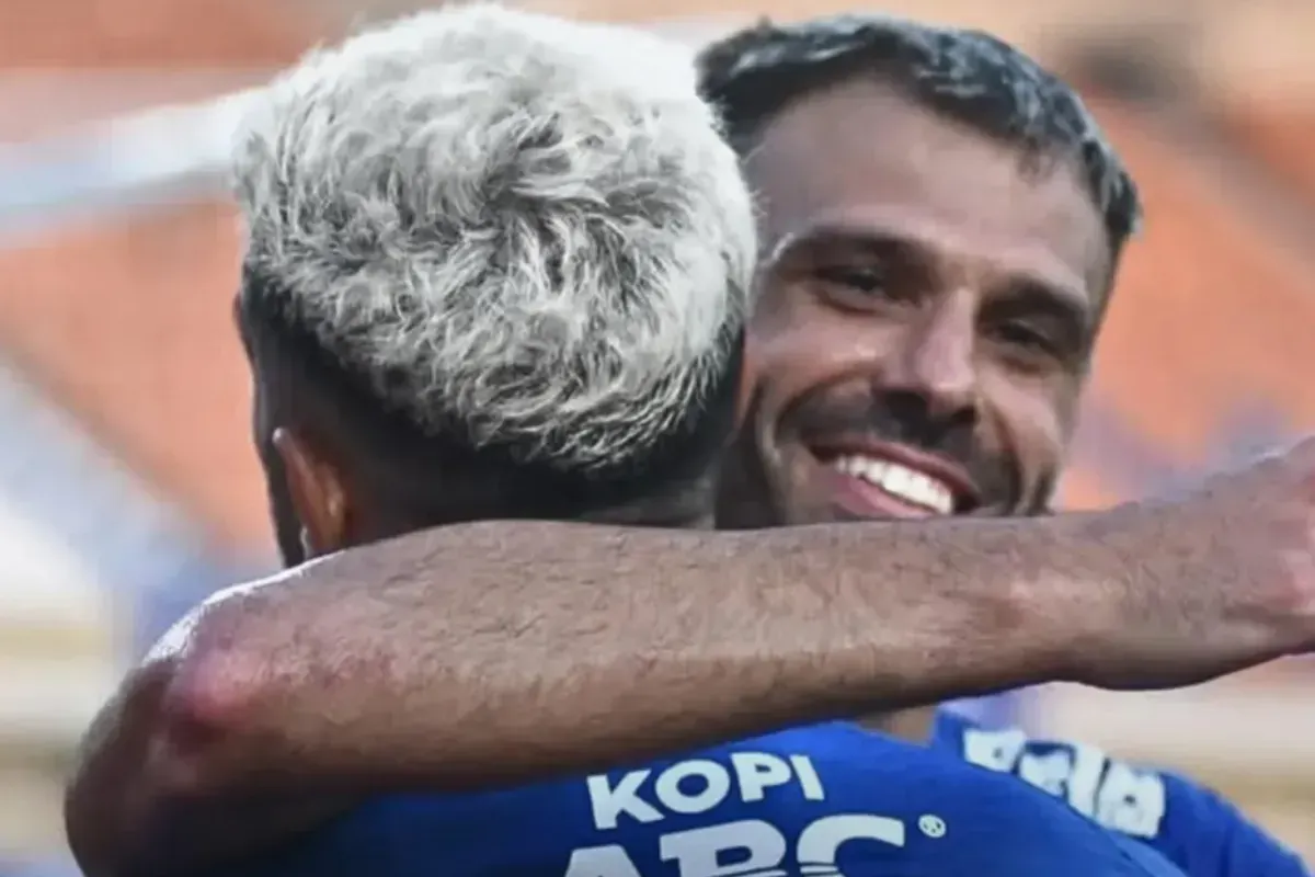 Dua pemain andalan Persib Bandung berpotensi dibajak klub lain. (Sumber: Instagram/@gosib)