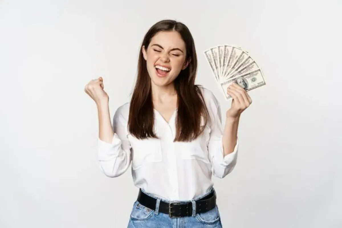 Daftar Weton Diprediksi Paling Banyak Rezekinya Awal Bulan Mei 2025. (Sumber: Pinterest/Freepik)