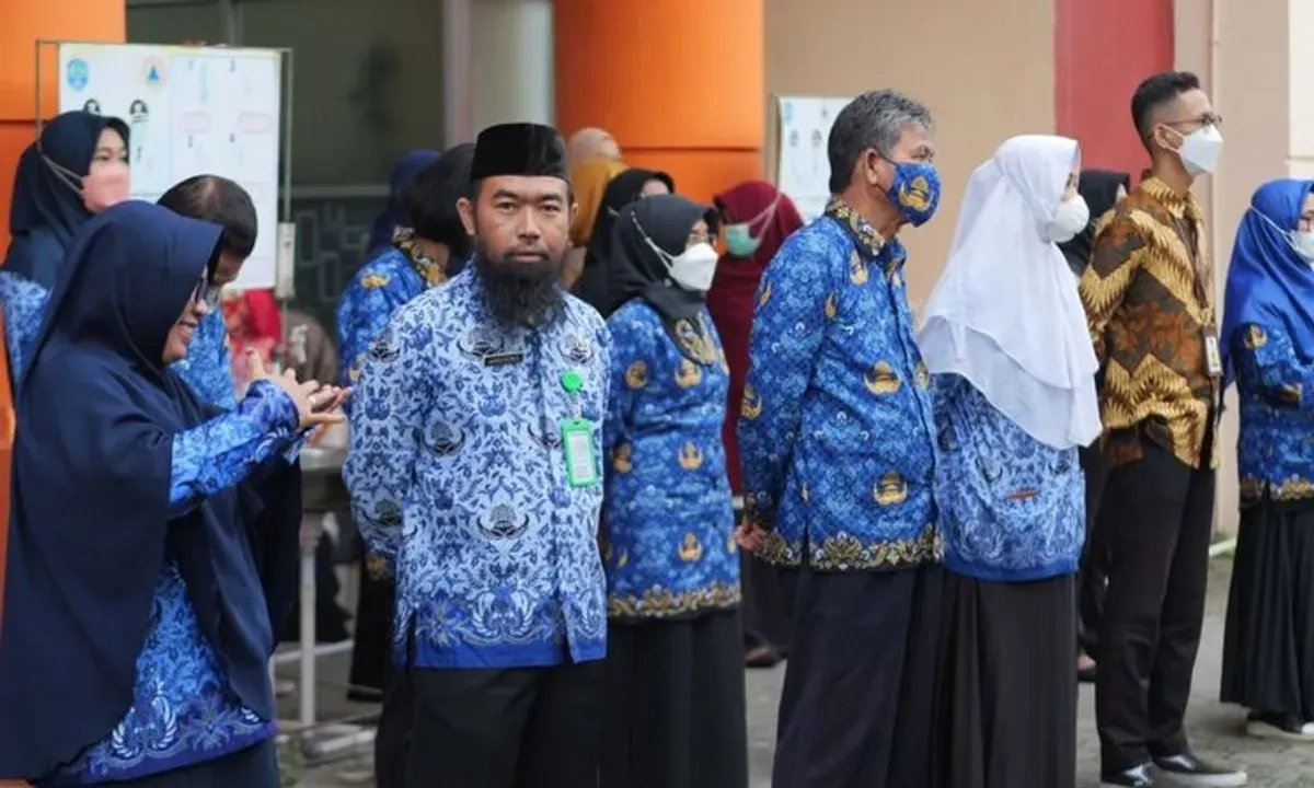 Ilustrasi gaji guru setelah lulus Program Pendidikan Profesi Guru (PPG) 2025 (Sumber: Pinterest)