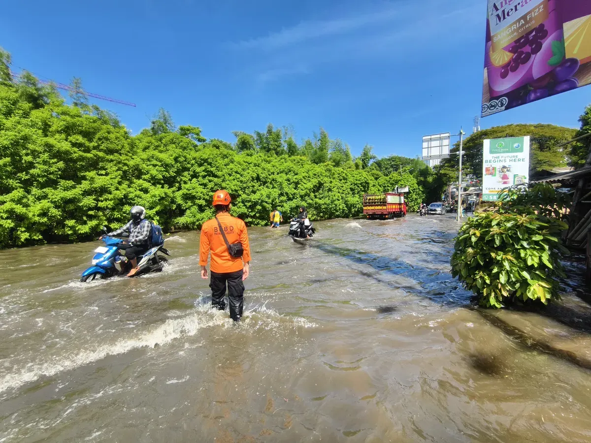 Genangan banjir melanda Jalan Outer Ring Road, Kembangan, Jakarta Barat, Senin, 7 April 2025. (Sumber: Dok. BPBD Jakarta)