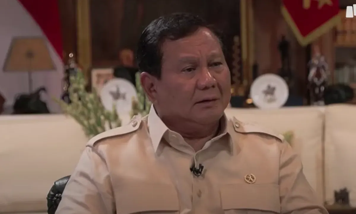 Presiden Prabowo Subianto saat diwawancarai oleh tujuh jurnalis senior di kediamannya di Hambalang, Bogor, membahas rencana dialog tertutup dengan kelompok pengkritik pemerintah. (Sumber: Dok/Narasi TV)