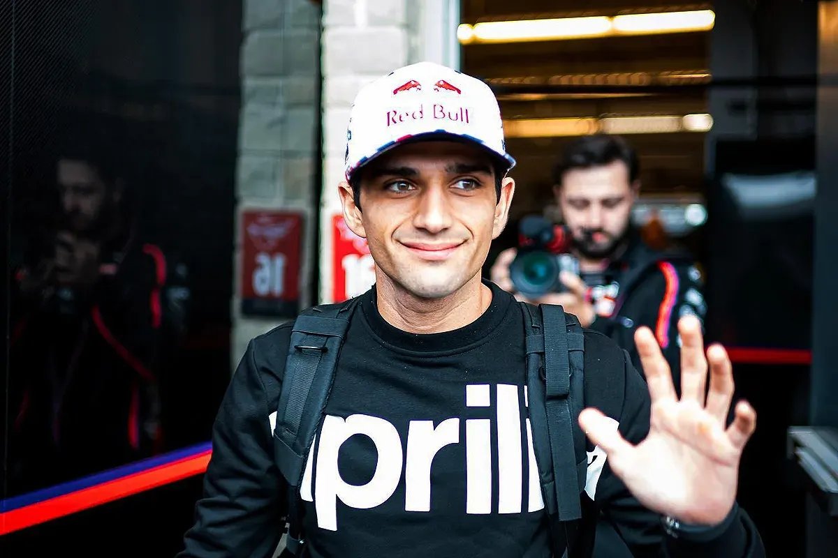 Jorge Martin berpeluang debut bersama Aprilia di MotoGP Qatar 2025. (Sumber: Instagram @aprilia)
