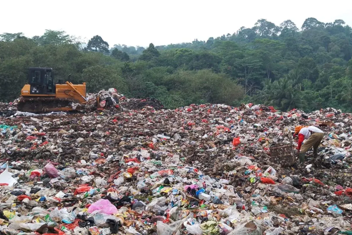 Tumpukan sampah di TPA Bangkonol di Kecamatan Bangkonol, Pandeglang. (Sumber: Dok. Warga)