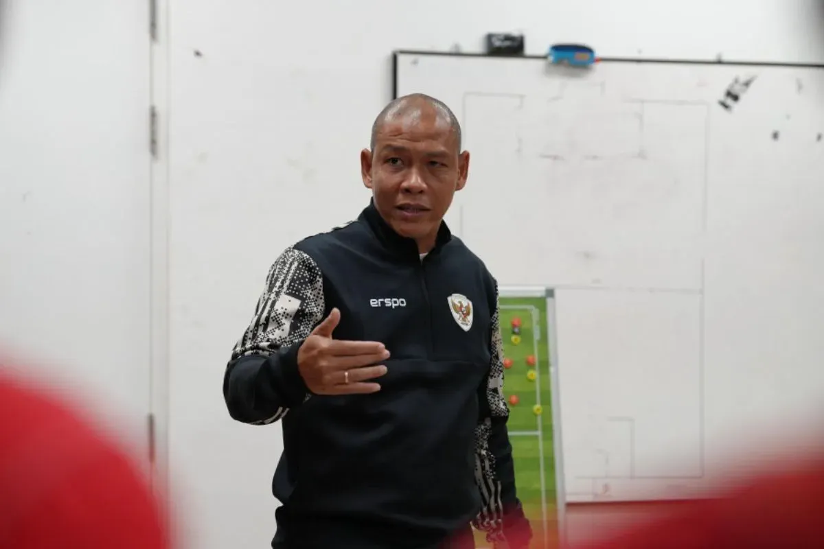 Nova Arianto sebut Timnas Indonesia dapat keuntungan jelang laga perempat final Piala Asia U-17 2025 melawan Korea Utara. (Sumber: PSSI)