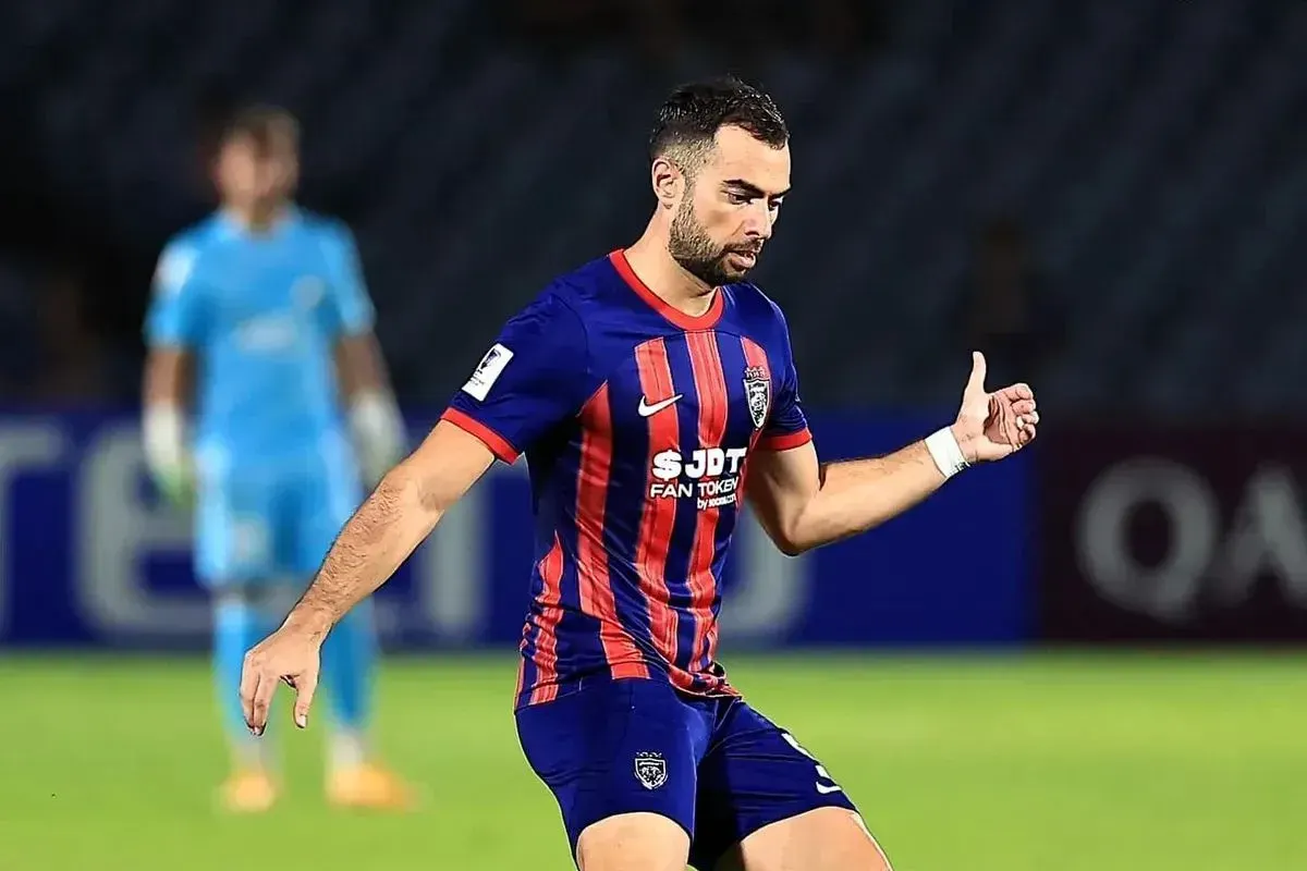 Pemain Timnas Indonesia Jordi Amat dirumorkan akan bergabung dengan Persib Bandung. (Sumber: Instagram @officialjohor)