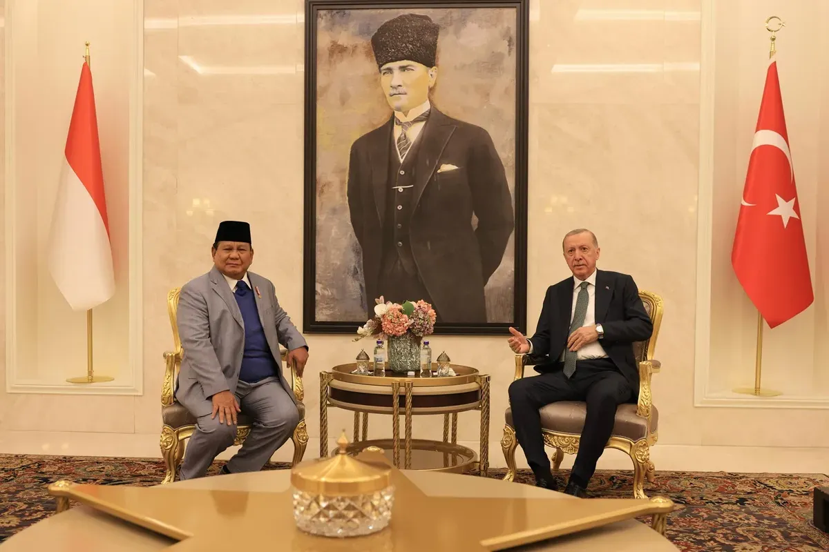 Kunjungan Presiden Prabowo ke Turkiye bertemu dengan Presiden Erdogan jajaki perjanjian bilateral. (Sumber: X/@prabowo)