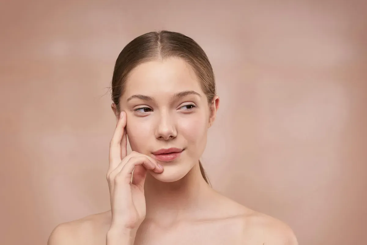 Anda bisa mendapatkan wajah yang mulus dengan tips ini. (Sumber: Pexels/Shiny Diamond)