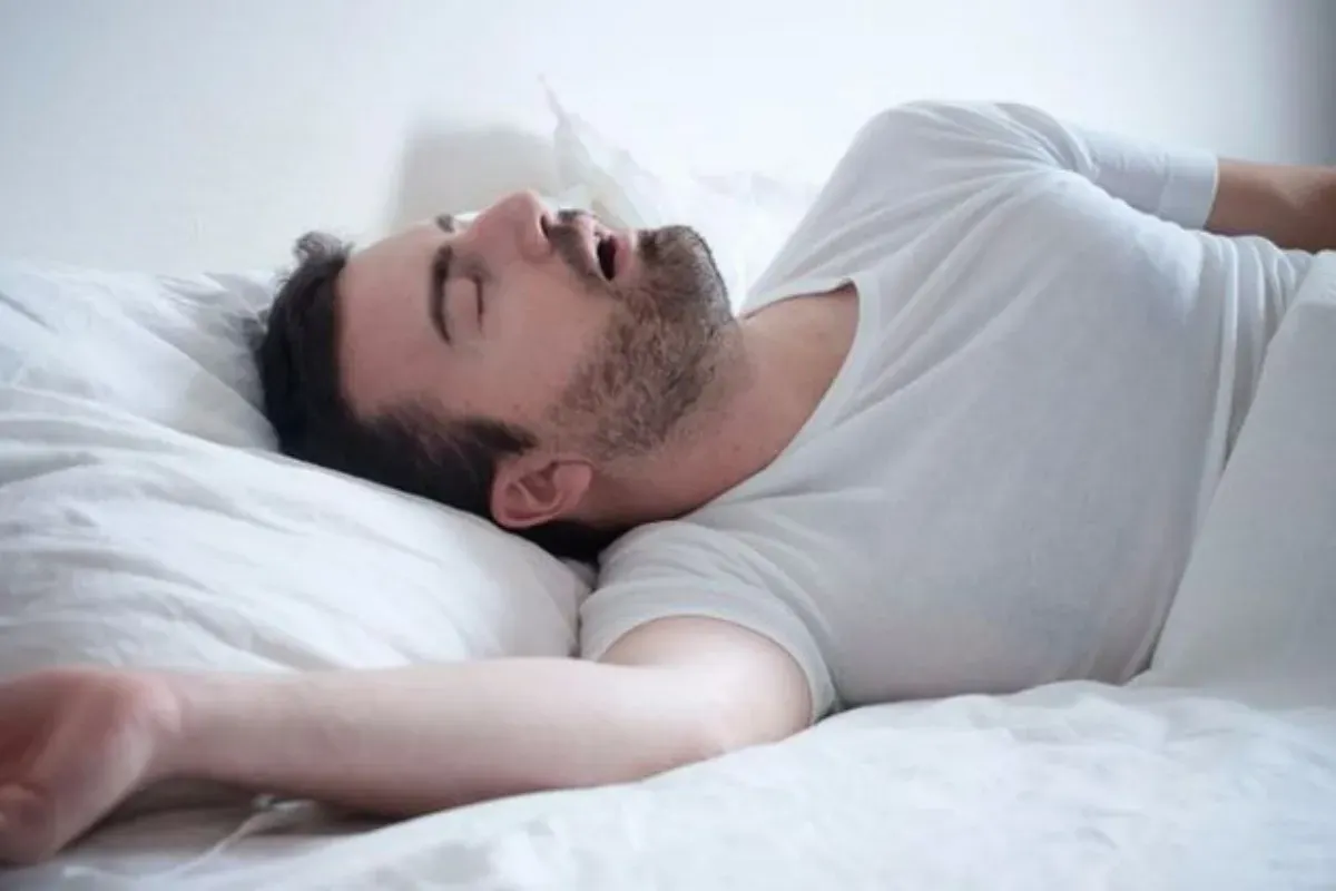 Simak 9 cara mudah dan efektif untuk mengatasi sleep apnea dan kebiasaan mengorok. (Sumber: Pinterest)