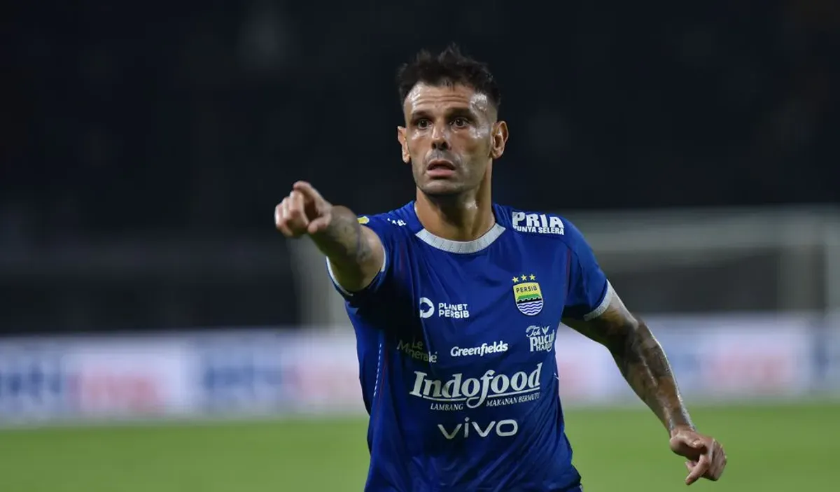 Tyronne del Pino bidik 3 poin hadapi Borneo FC. (Sumber: persib.co.id)