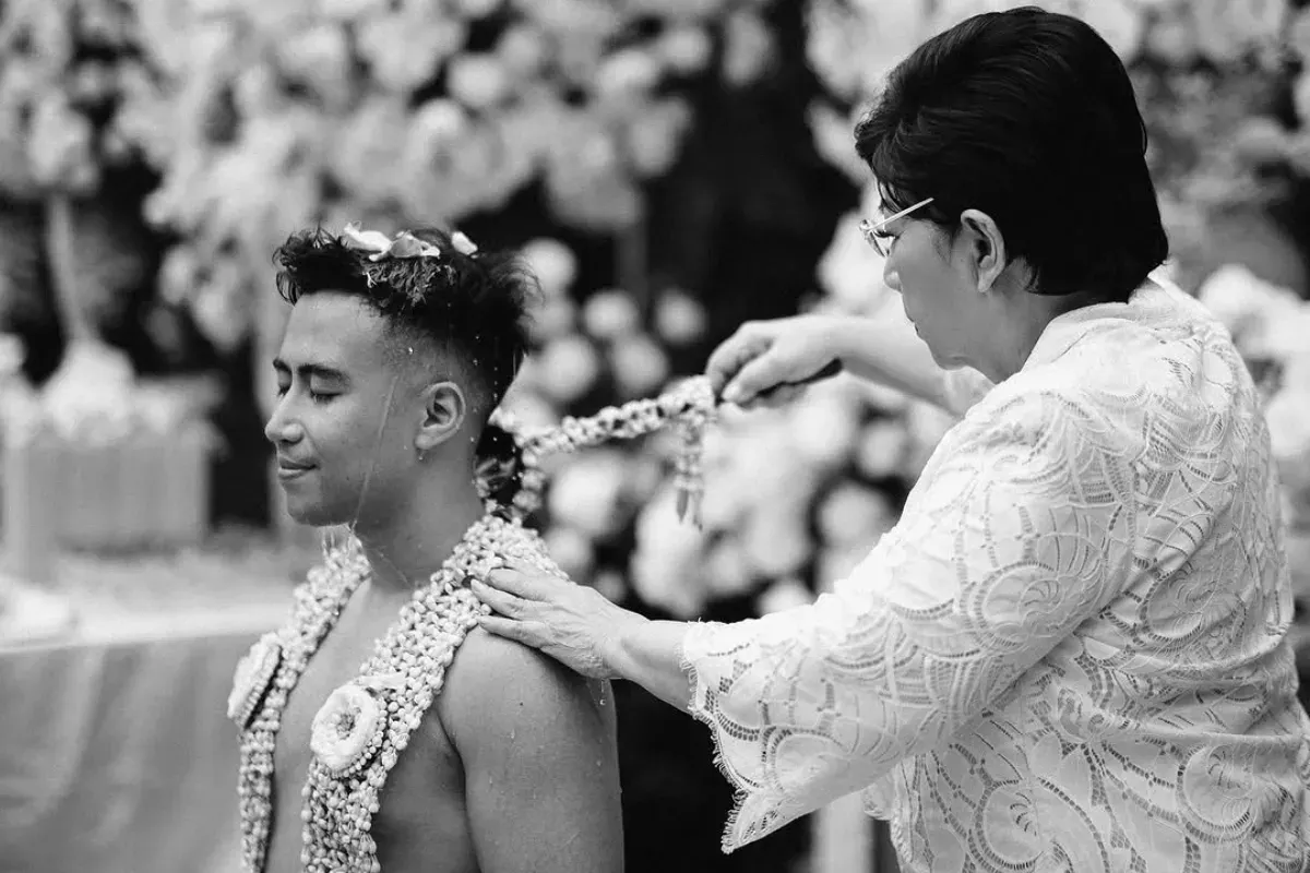 Momen Vidi Aldiano bersama Titiek Puspa di acara prosesi siraman pernikahannya. (Sumber: Instagram/@vidialdiano)