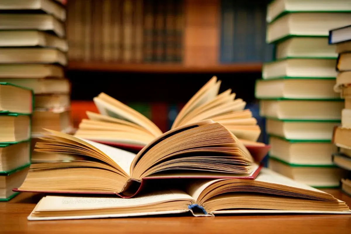 Ilustrasi buku. (Sumber: Wikimedia Commons)