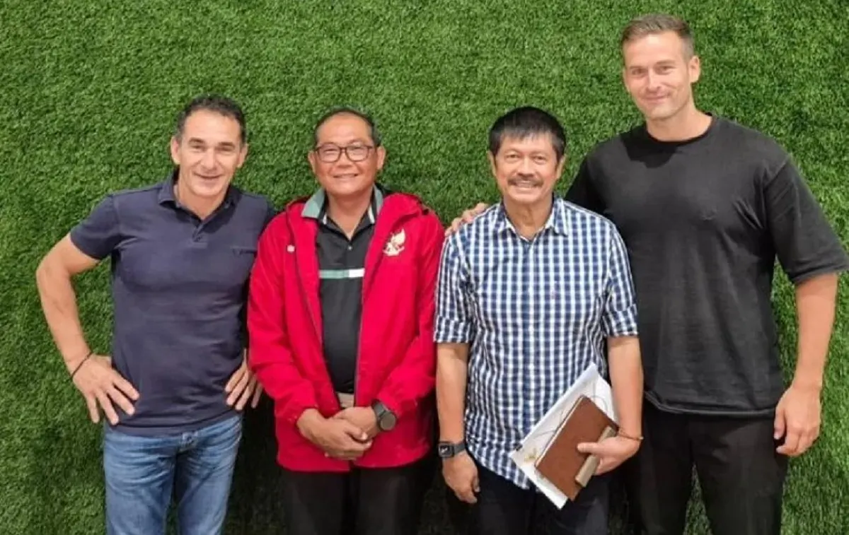 Pertemuan Indra Sjafri dengan pelatih Timnas Indonesia U-23, Gerald Vanenburg. (Foto: Instagram/@geraldvanenburgofficial)