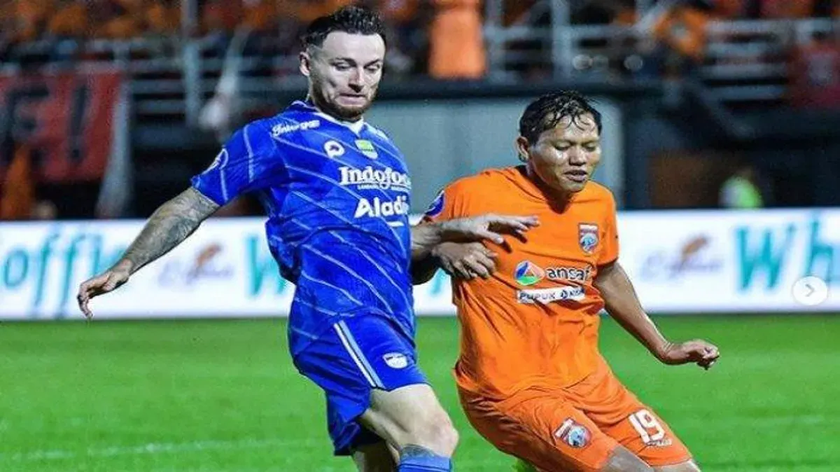 Persib Bandung berpeluang besar menjadi juara Liga 1 2024/2025 jika mampu mengamankan 12 poin dari empat laga tersisa. (Sumber: Instagram/Borneo FC)