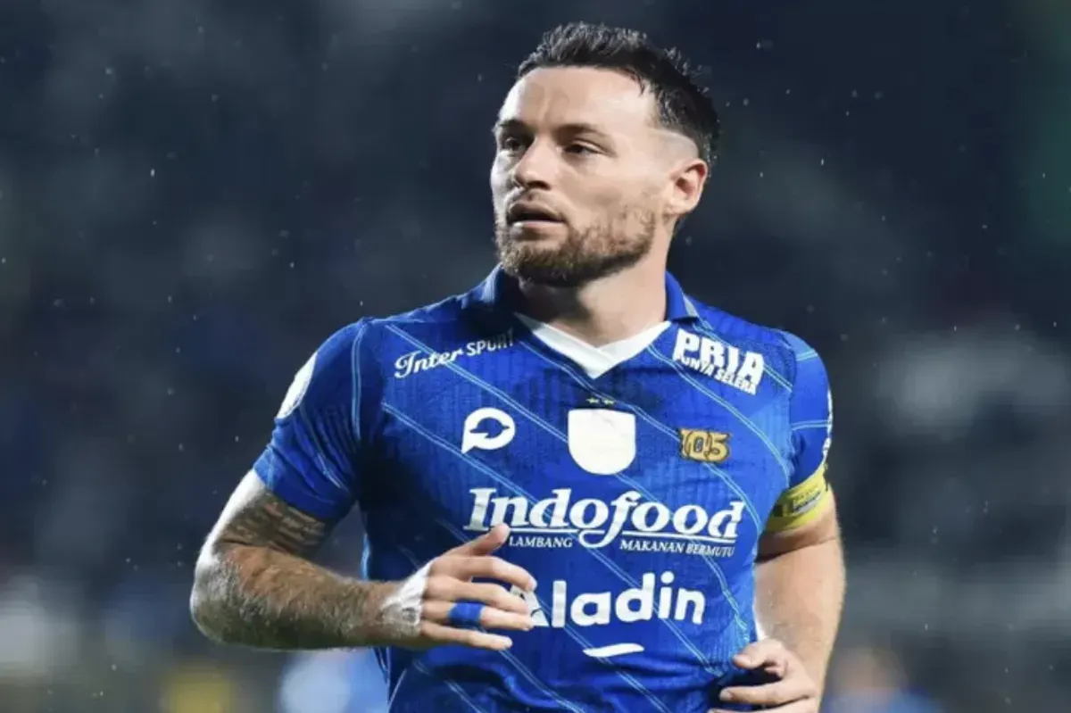 Marc Klok menekankan pentingnya konsistensi demi menjaga keunggulan atas Dewa United dan Persebaya. (Sumber: Dok/Persib)