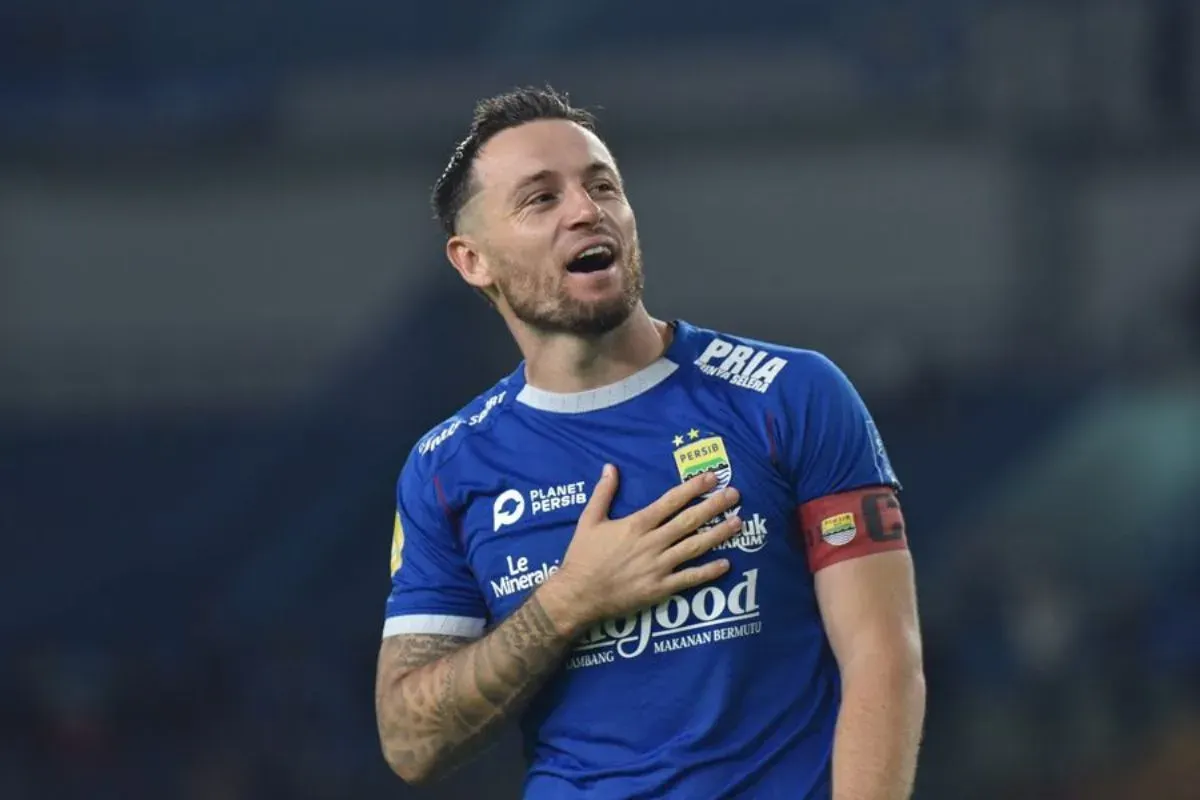 Resmi! Persib pertahankan Marc Klok hingga 2025. (Sumber: persib.co.id)