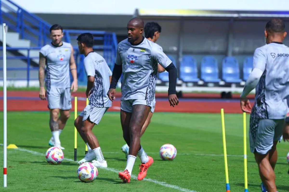 Potret Gervane Kastaneer yang akan kembali merumput bersama Persib Bandung saat lawan Bali United. (Sumber: Persib)