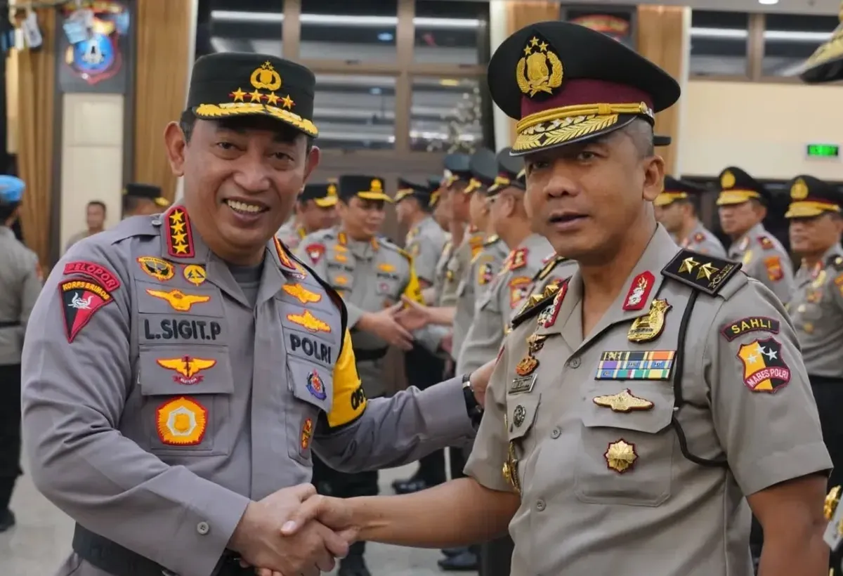 Kapolri Jenderal Listyo Sigit Prabowo melantik Irjen Rudi Setiawan menjadi Kapolda Jabar. (Sumber: Instagram Rudi Setiawan)