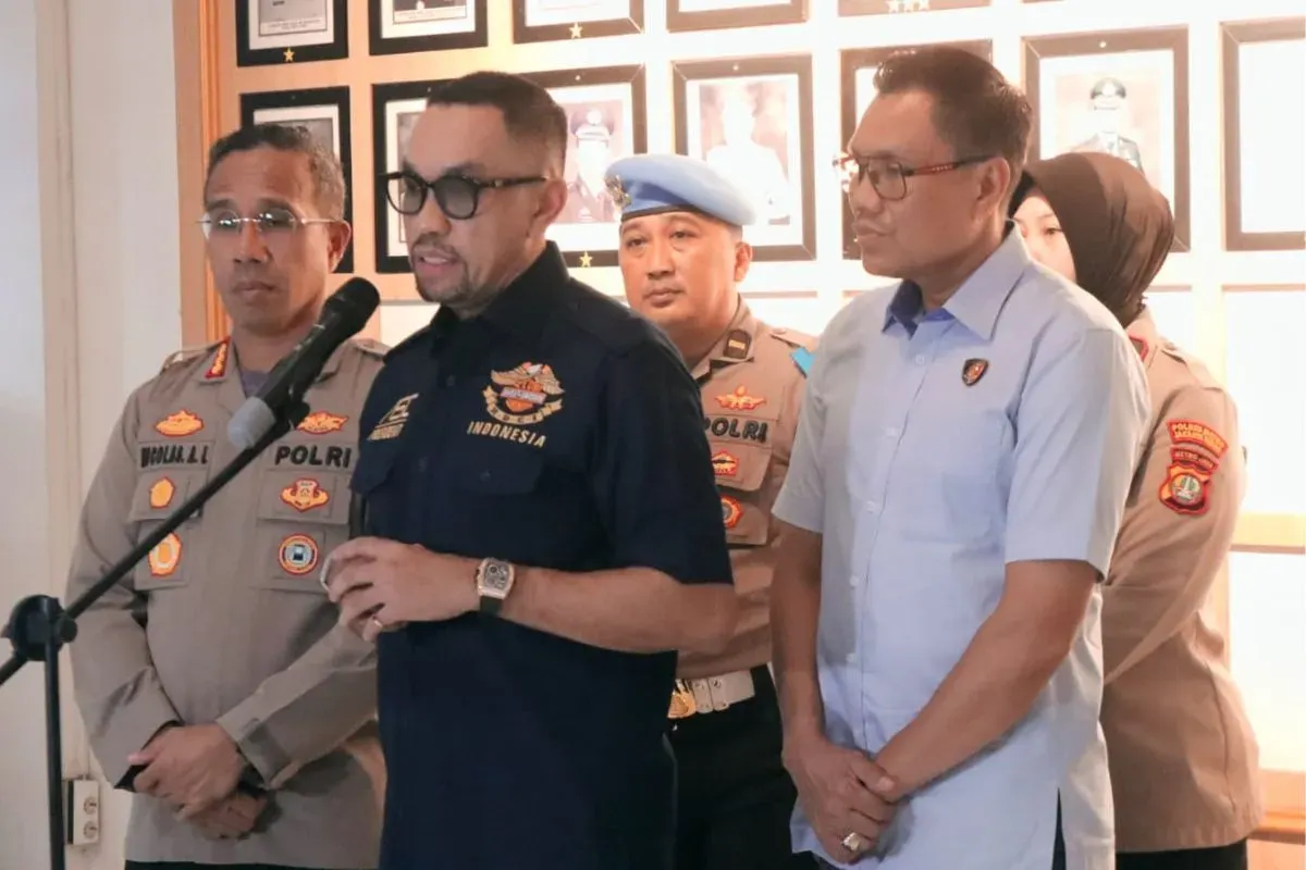Wakil Ketua Komisi III DPR RI, Ahmad Sahroni di Polres Jakarta Timur, Selasa, 15 April 2025. (Sumber: Dok. Polres Jakarta Timur)