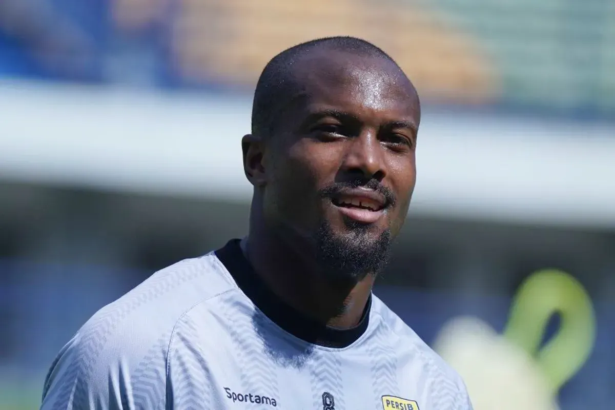 Potret penyerang asing milik Persib Bandung, Gervane Kastaneer yang ingin segera angkat trofi. (Sumber: Persib)