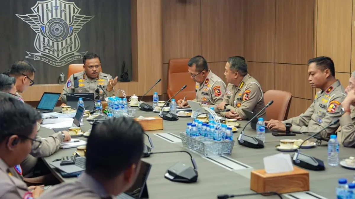 Operasi Ketupat 2026 resmi digelar selama 13 hari. Polri, TNI, dan instansi terkait mengamankan 185 ribu objek vital serta mengatur rekayasa lalu lintas mudik Lebaran. (Sumber: Dok. Korlantas Polri)