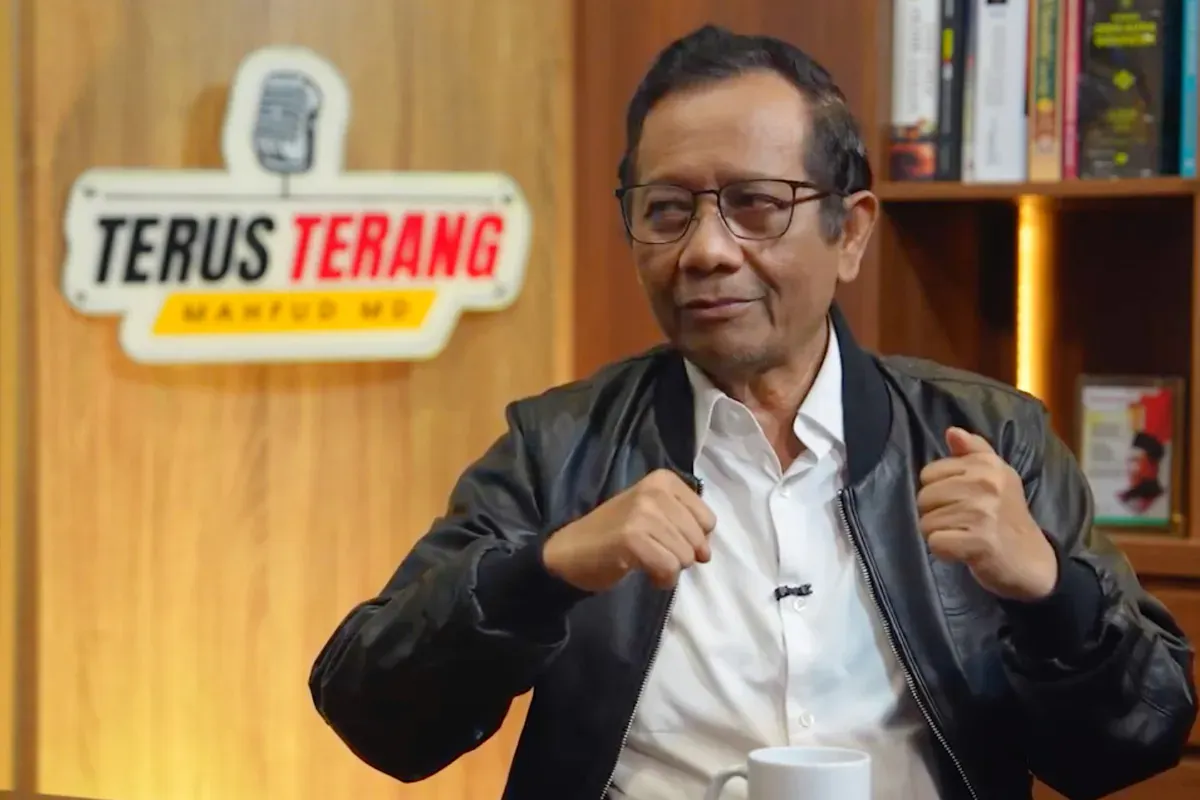 Potret Mahfud MD yang memberikan komentar terkait dugaan ijazah palsu Jokowi. (Sumber: YouTube/Mahfud MD Official)
