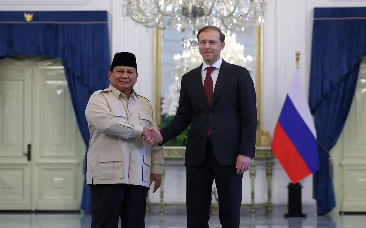 Prabowo Subianto sambut Wakil PM Pertama Rusia Denis Manturov di Istana Negara, Jakarta. (Sumber: X/@prabowo)