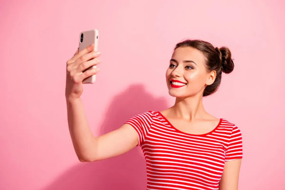 Rahasia Foto Selfie Jadi Labih Bagus. (Sumber: Adobe Stock)