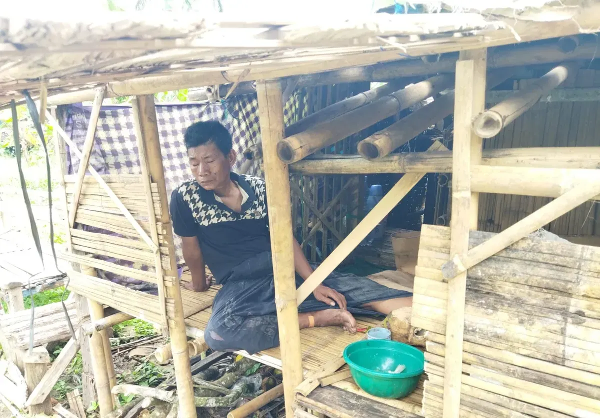 Ahmad Jabidi, warga Kampung Salabentar, Kelurahan Cilaja, Kecamatan Majasari, Kabupaten Pandeglang, tinggal di gubuk reyot. (Sumber: Dok. Warga)