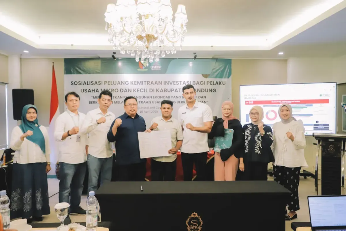 Penandatanganan MoU Kemitraan Usaha, antara UMKM dengan dunia usaha di Sutan Raja Soreang, Kabupaten Bandung, Rabu, 16 April 2025. (Sumber: Dok. Humas Pemkab Bandung)