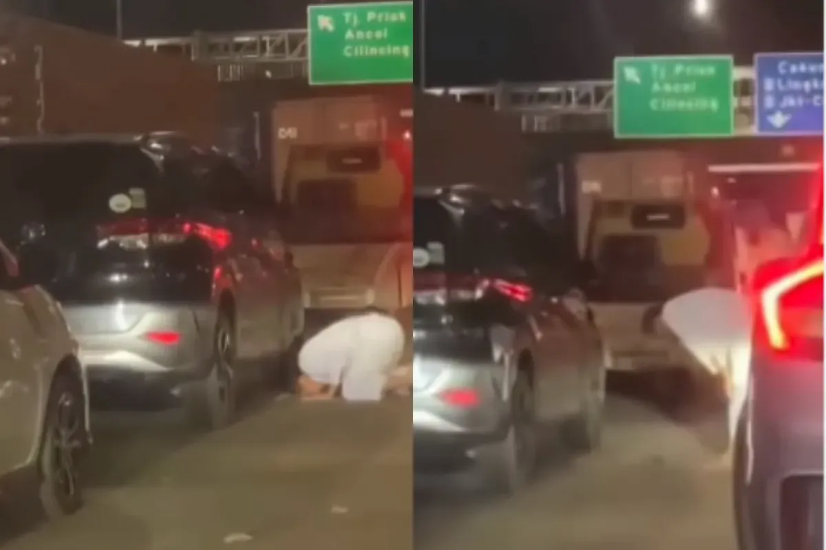 Momen seorang pengendara mobil turun dari mobilnya untuk melaksanakan salat di tengah tol karena terjebak macet arah Pelabuhan Tanjung Priok. (Sumber: Tangkap Layar Instagram/@funnelmedia)