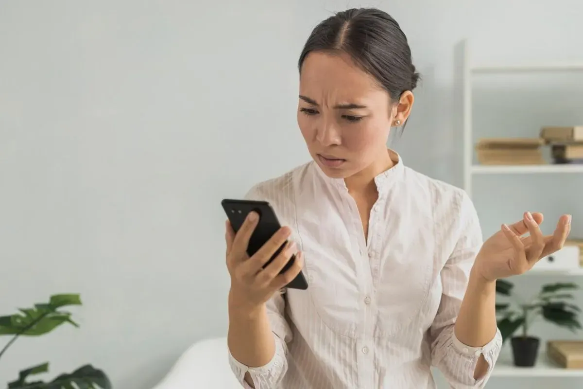 Cara menghadapi DC pinjol ilegal yang mengancam sebar data (Sumber: Freepik)