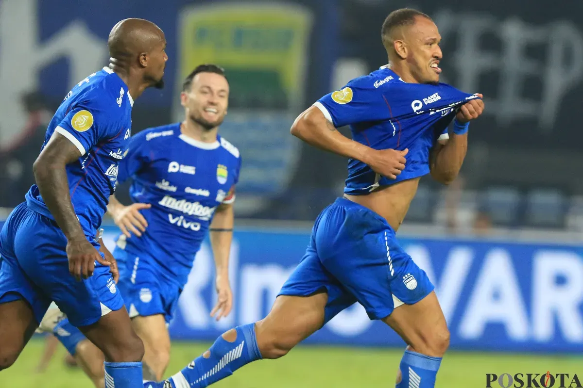 Gustavo Franca siap konvoi dengan bobotoh setelah berhasil membawa Persib juara Liga 1 2024-25. (Sumber: Poskota/Ade Mamad)