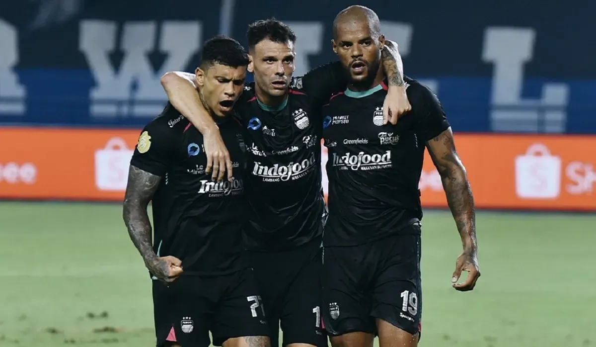 Tiga pemain asing, Ciro Alves, David da Silva dan Tyronne Del Pino berpotensi cabut dari skuad Persib Bandung. (Foto: Instagram/@persib)